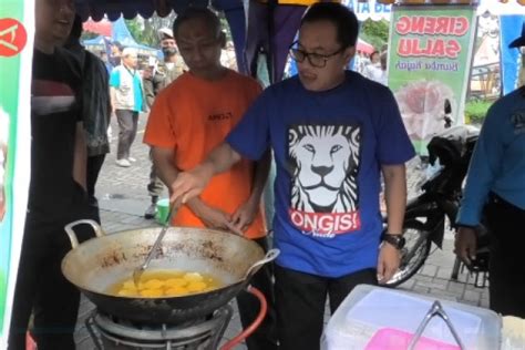 Pemkot Malang Kembali Buka Pasar Wisata Tugu ANTARA News