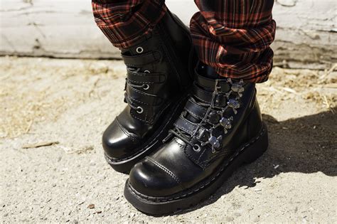 FUCK MONDAYS FERAL CREATURE