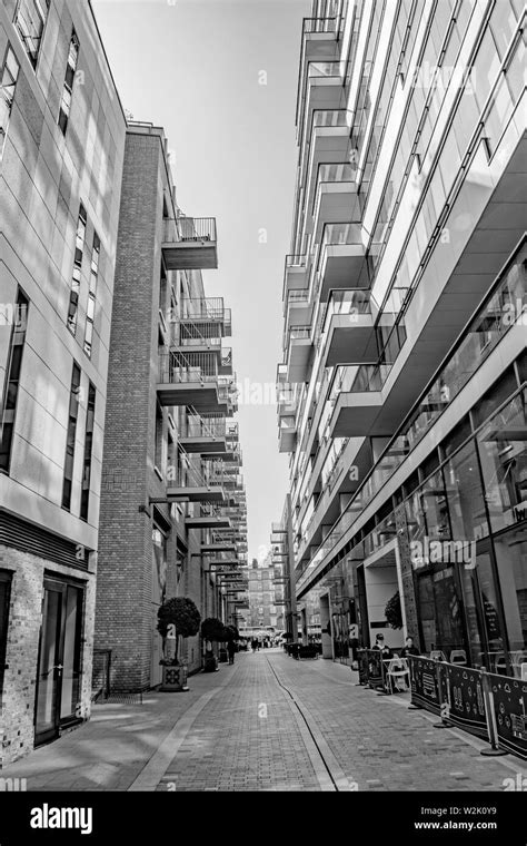 Apartment balcony london hi-res stock photography and images - Alamy