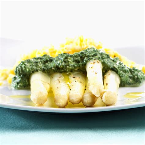 Spargel Mit Rahmspinat Butter Und Bilder Kaufen Stockfood