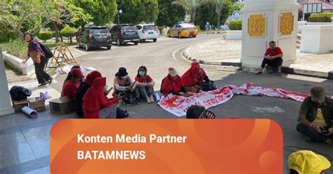 Nasabah Ajb Bumiputera Di Batam Kembali Demo Geruduk Ojk Dan Dprd