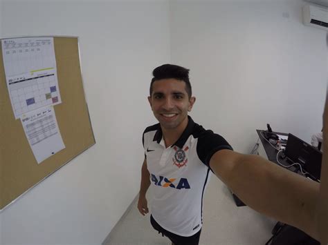 Guilherme assina contrato e é oficializado como reforço do Corinthians