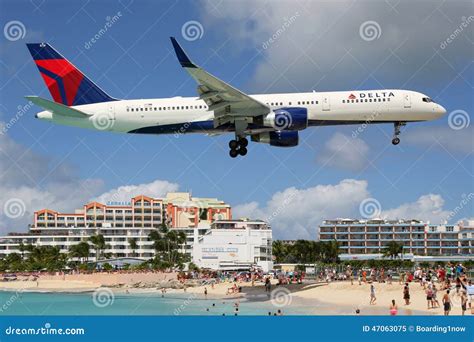 Delta Airlines Boeing 757-200 Landing St. Martin Editorial Image ...