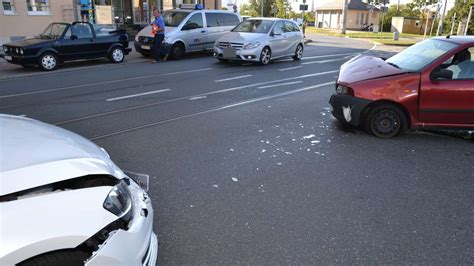 Mannheim Rheinau Fotos Schwerer Verkehrsunfall auf der Relaisstraße