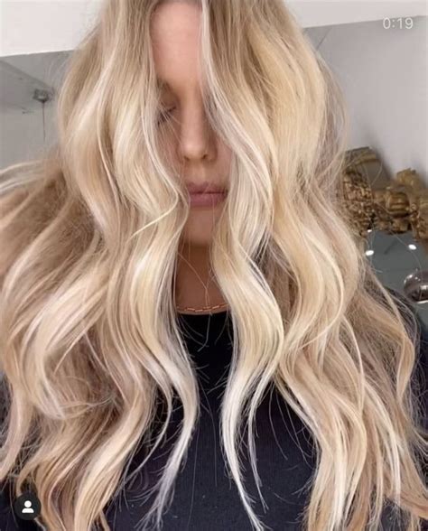 Sarı ten rengi Tarz Kadın Sandy blonde hair Growing out hair Long blonde hair