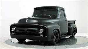 Esta Ford F 100 1956 dispone de más de 500 hp gracias al V8 del Shelby