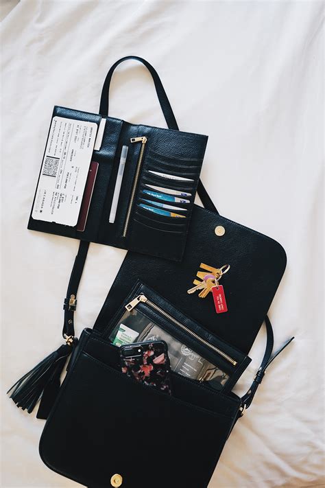 Purse Organizers For The Female Traveller | TouristSecrets