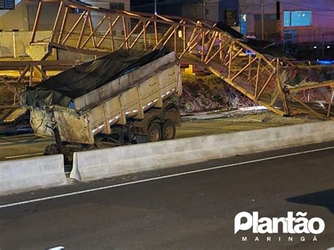 Carreta Ca Amba Levantada Derruba Passarela E Interdita Os Dois