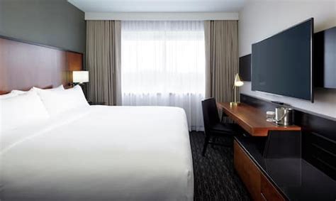 Montreal Airport Hotel Rooms at DoubleTree by Hilton