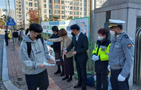 제천경찰서 등굣길 교통안전·학교폭력예방 ‘캠페인