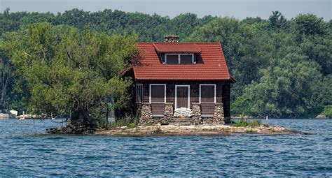 New York's 1,000 Islands Is Home To The World's Smallest Inhabited Island