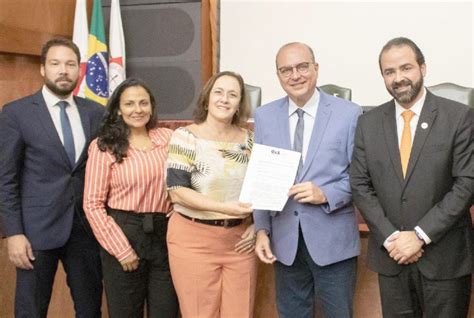 Vereadora e líderes da OAB Viçosa se reúnem presidente do TJMG para