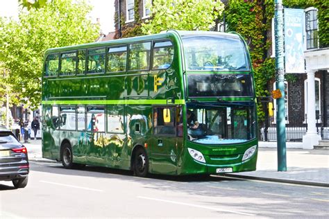 P South Mimms Based Sulliven Buses Dennis E Wor Flickr