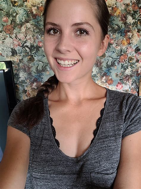 F26 Smile R Selfie