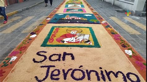 Realizan coatepecanos tapetes de aserrín en honor a San Jerónimo