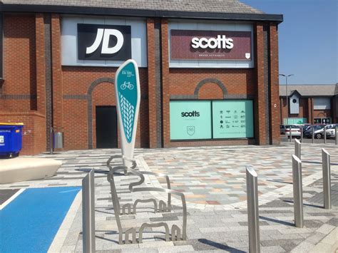 Local residents complain that elk mill oldham shops are too crowded