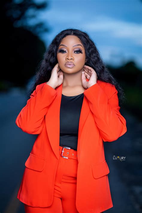 La Rosa beauty experts added a... - La Rosa beauty experts