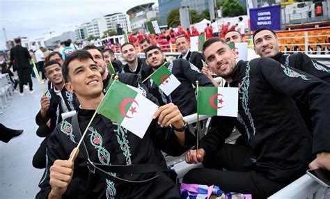 JO 2024 La délégation algérienne rend un vibrant hommage aux noyés de