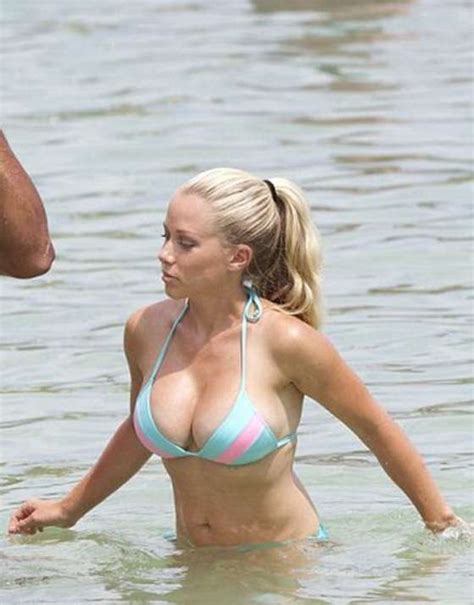 Kendra Wilkinson In Bikini In Hawaii 01 GotCeleb