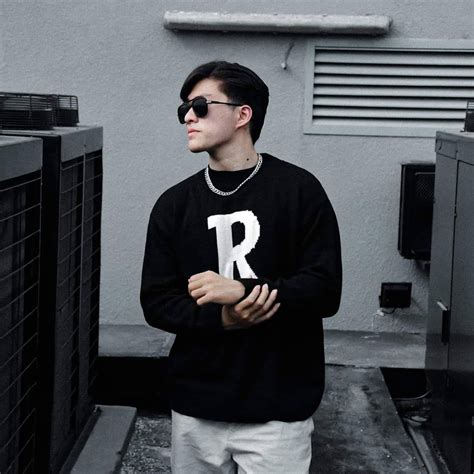 Hot boy ĐH Y dược TP HCM Đẹp không góc chết mục tiêu mua nhà xe tiền tỷ trước tuổi