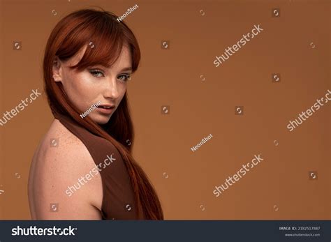 5 176 Imágenes De Nude Woman Redhead Imágenes Fotos Y Vectores De Stock Shutterstock