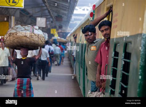 Sealdah Railway Station in Calcutta India Stock Photo - Alamy