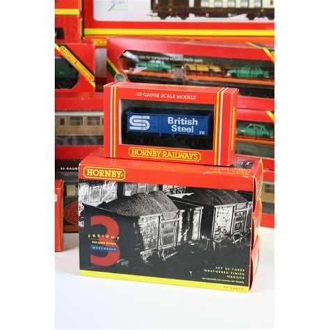 Boxed Hornby Oo Gauge Items Of Rolling Stock To Include R Set Of