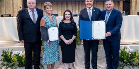 Beto Richa Recebe T Tulo De Cidad O Honor Rio De Santa Terezinha De