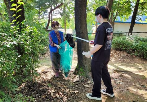 만수6 동‘스마일 숲사랑 가로수 지킴이장수천변 환경정화 실시