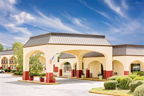 Days Inn & Suites by Wyndham Starkville | Starkville, MS Hotels