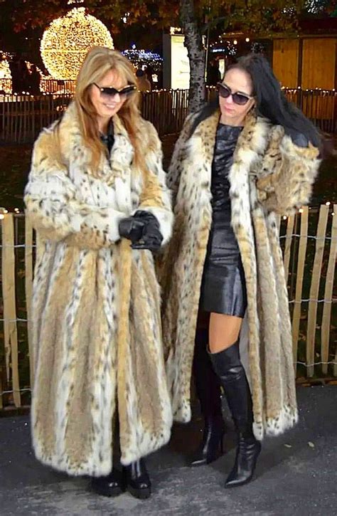 Pin By Chris Bade On Anziehsachen Fox Fur Coat Women Outfits