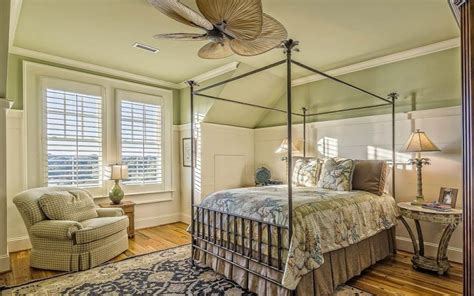 How to Create a Cozy Southern-Style Bedroom | Find The Home Pros