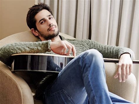 10 Sizzling Sidharth Malhotra Songs