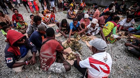 Tradisi Memasak Dengan Bakar Batu Warga Papua Kompaspedia