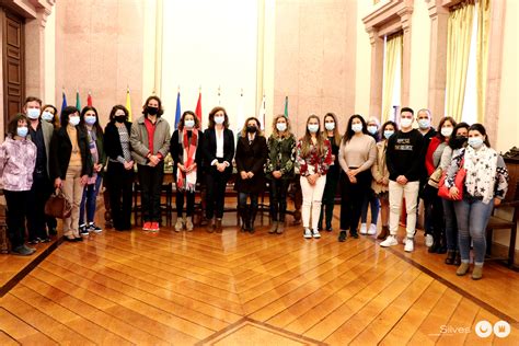 Silves Atribui Bolsas De Estudo A Alunos Universit Rios