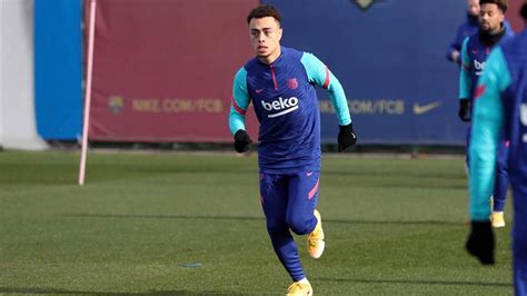 Usmnt Defender Sergiño Dest Returns To Full Training With Barça