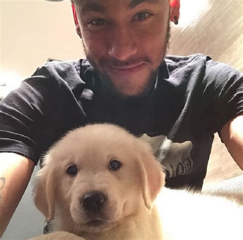 Neymar apresenta filhote de cachorro Mais um para a família