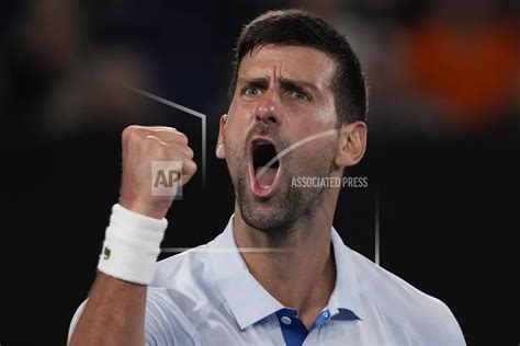 Djokovic Sufre Para Superar Al Debutante Prizmic Al Abrir La Defensa De Su Título De Australia