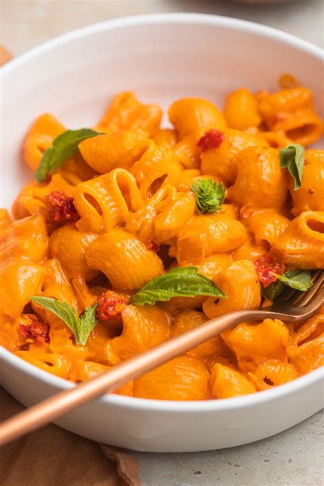 Carbone S Spicy Rigatoni Vodka Pasta Copycat Recipe Home Cooking Collective