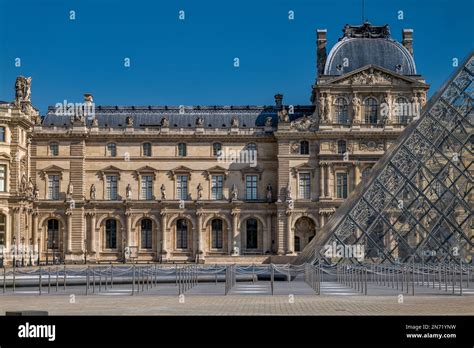 Map louvre louvre hi-res stock photography and images - Alamy