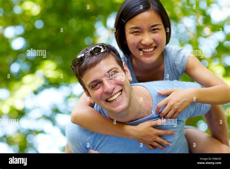 Smiling Chinese Couple Hi Res Stock Photography And Images Alamy