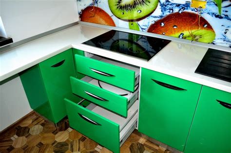 Mobila Bacau Yulmob: Mobila Bucatarie MDF Vopsit Lucios Alb Verde