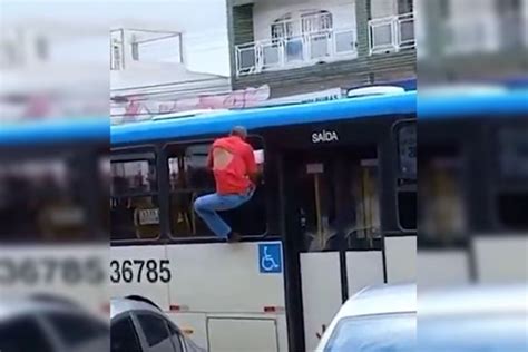 Vídeo Homem Assedia Mulher Foge E Fica Pendurado Em Janela De ônibus