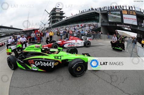 May Indianapolis Indiana Usa Vitor Meira S Car Is Towed