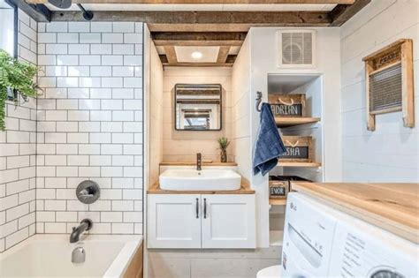 50 Tiny House And Small Bathroom Shower Ideas