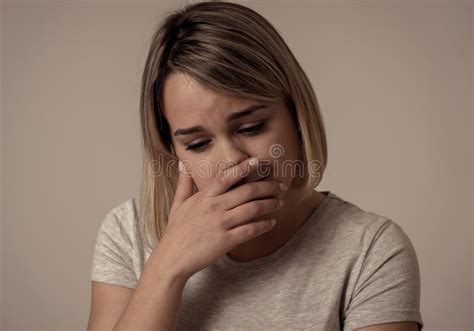 Retrato Del Dolor Emocional De Sensaci N Gritador De La Mujer