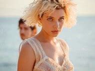 Naked Bruna Linzmeyer In A Frente Fria Que A Chuva Traz