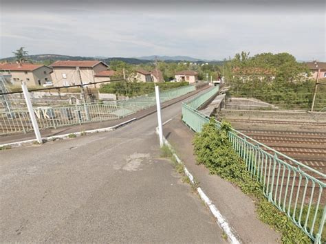 Endommag Par Un Camion Un Pont Ferm La Circulation Pr S De Lyon