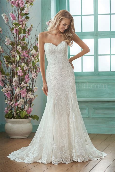 Sweetheart Strapless Wedding Dress