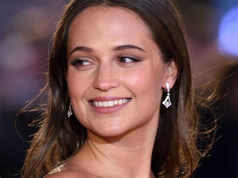 Alicia Vikander New Ex Machina Ava Was Created In Yahoo Image